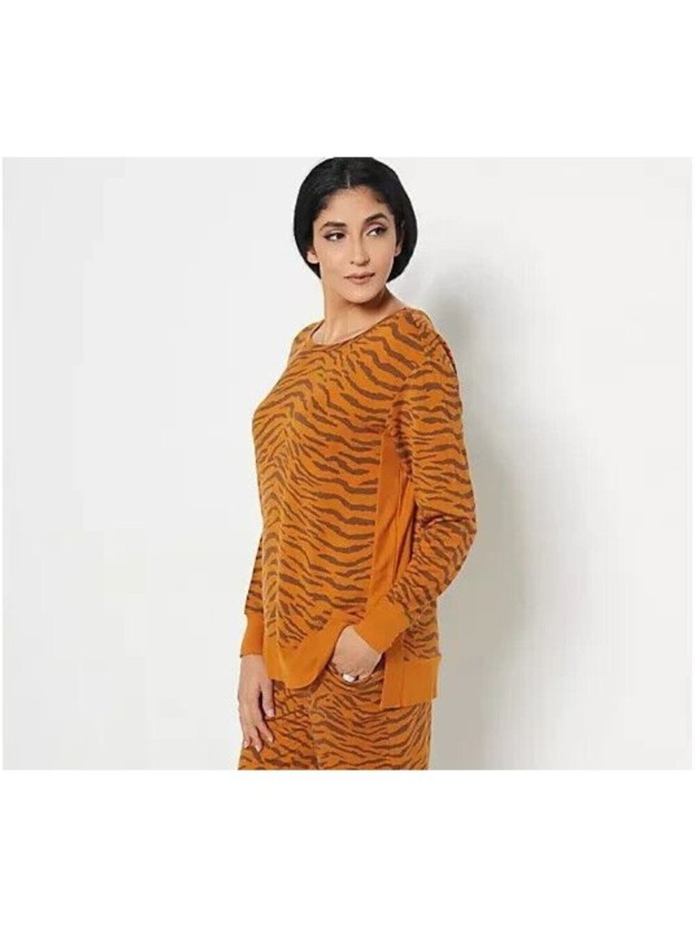 All Worthy Hunter McGrady Sweatshirt Medium Printed Pumpkin Spice Orange Capsule